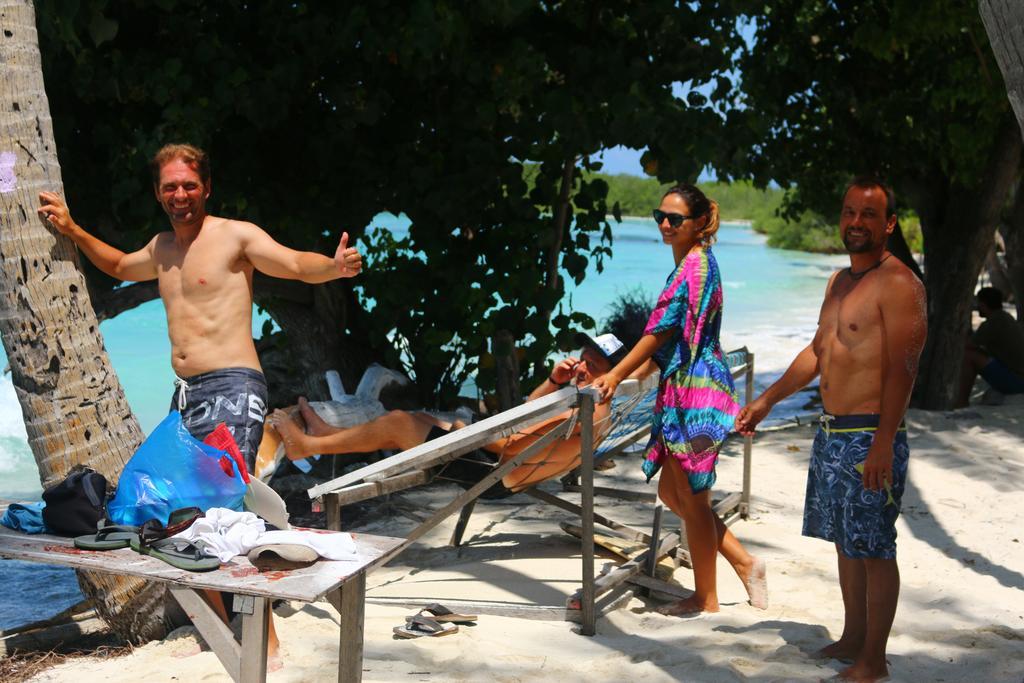 Natural Surf House Himmafushi Bagian luar foto